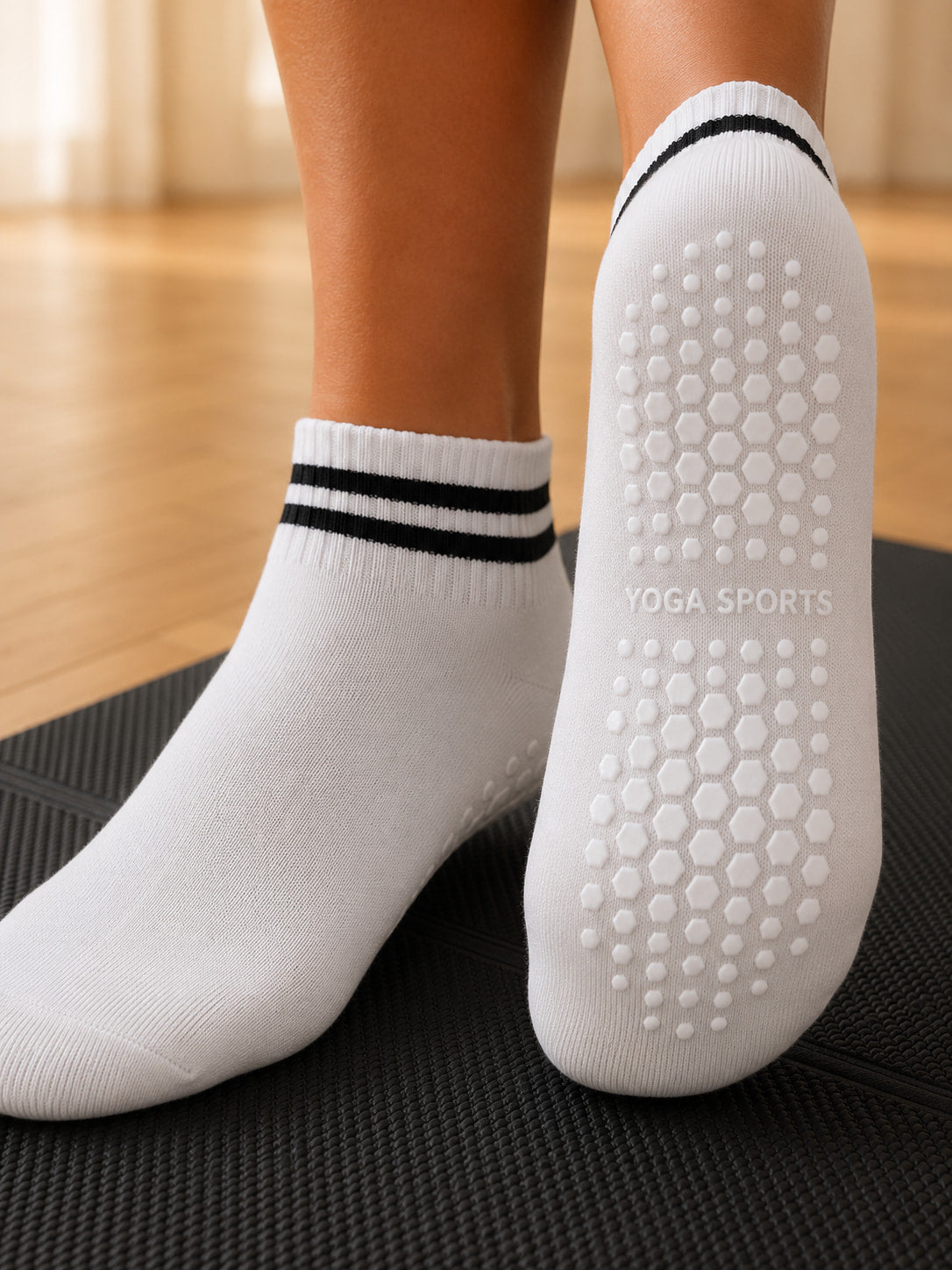 Chaussettes antidérapantes Floya, semelle à picots pour le Pilates, coloris blanc